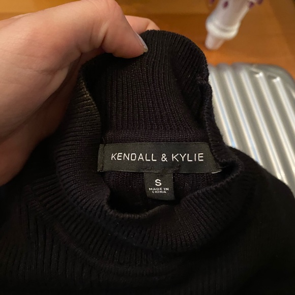 Kendall + Kylie Mock Neck long sleeve sweater - Picture 2 of 2
